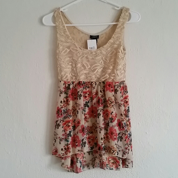 Rue21 Tops - 🌻NWT Rue 21 Beige Floral Top Small